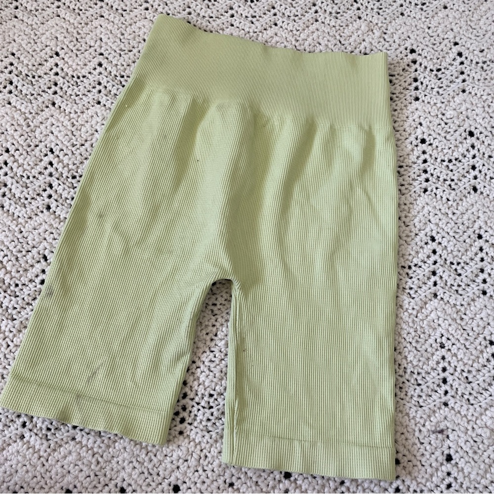 Avocado Seamless Ribbed Biker Shorts Green (S/M)